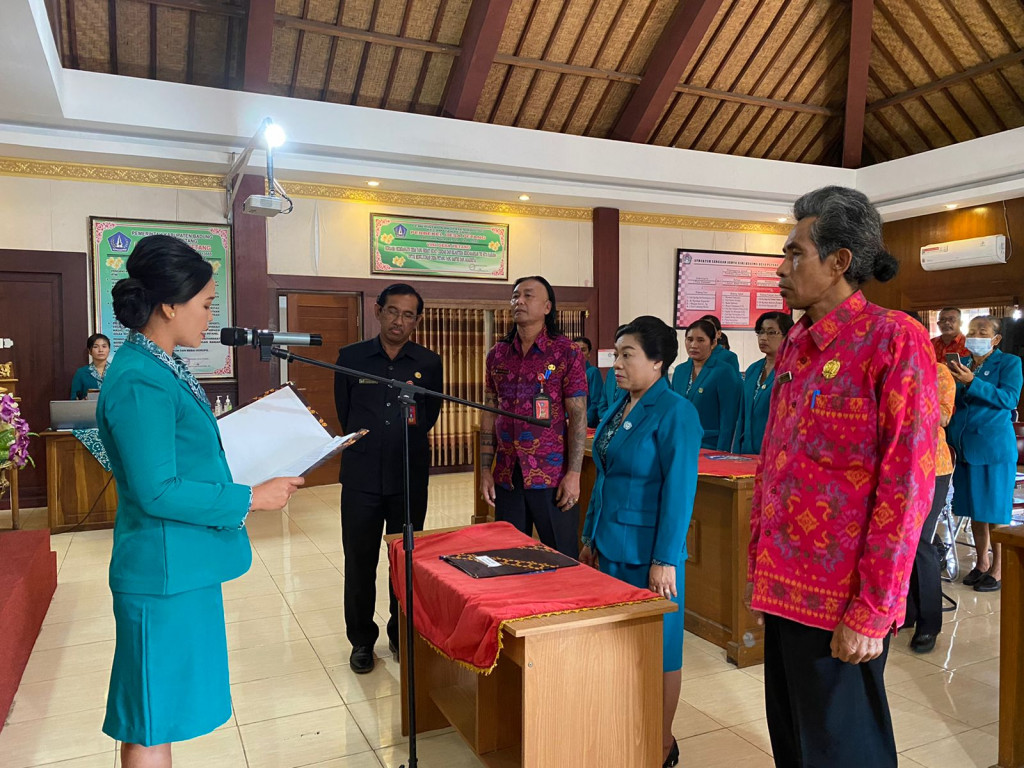 Acara Pelantikan Dan Serah Terima Jabatan Ketua Tim Penggerak PKK Desa Petang Periode 2022-2028